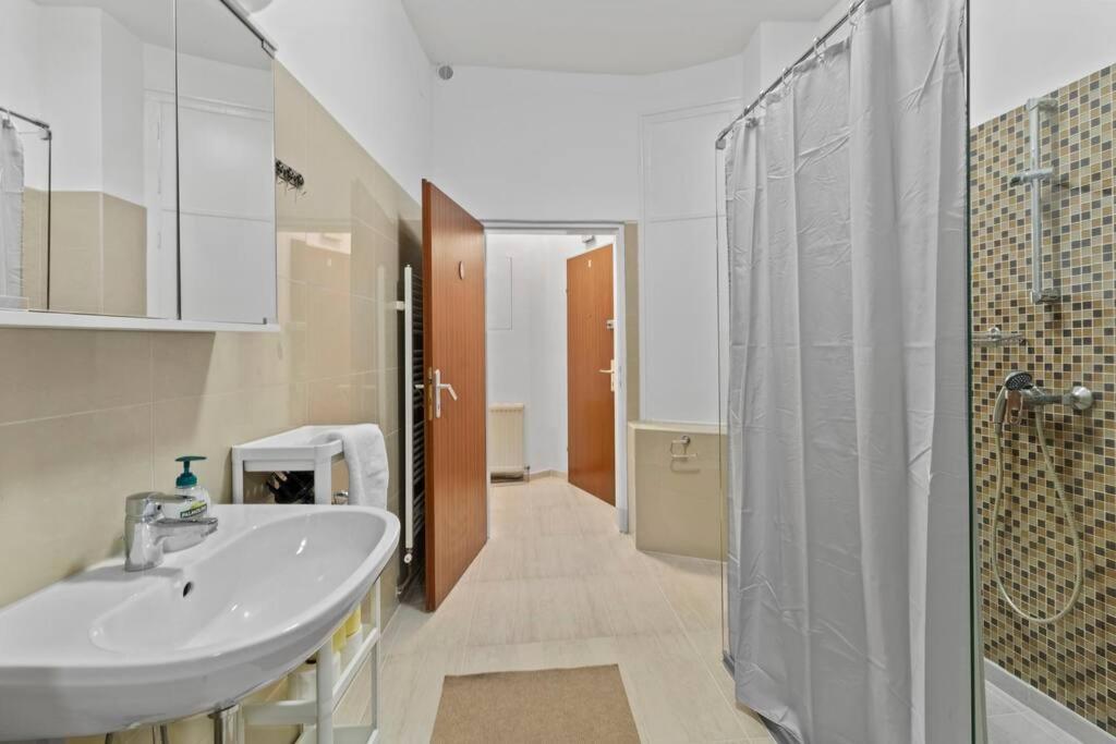 Modern Apartment Close To Center - 2Br Виена Екстериор снимка