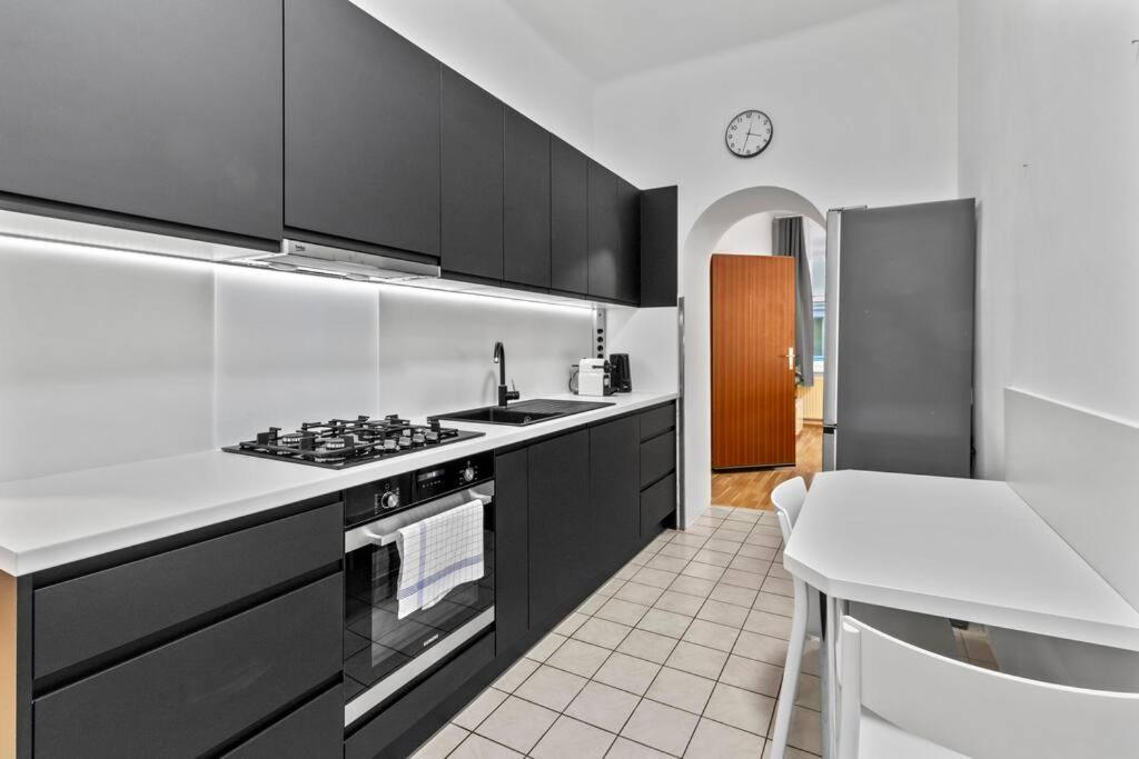 Modern Apartment Close To Center - 2Br Виена Екстериор снимка